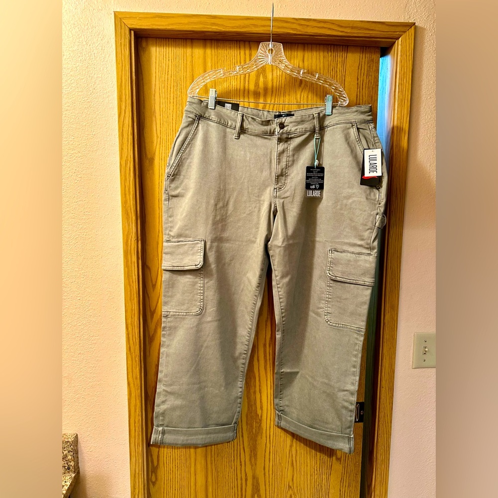 LuLaRoe utility cargo pant women’s NWT size 34 (16-17) Sage green